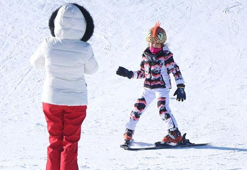 Dar gelirli ailelerin çocuklarına, Erciyes’te ücretsiz kayak eğitimi