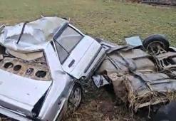 Ağaca çarpan otomobil ikiye bölündü; 1 ölü