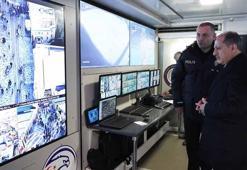 İstanbul İl Emniyet Müdürü Yıldız, Taksim Meydanı'nda yılbaşı için alınan tedbirleri denetledi