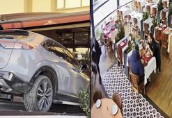 Esenyurt'ta müzisyen Cahit Berkay'ın kullandığı otomobil restorana girdi