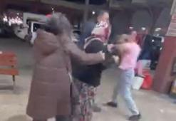 Kadınların saç saça baş başa kavgası kamerada