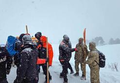 Artvin’de çığ düştü; kar altında kalan 3 çobandan 1’i öldü, 2’si aranıyor