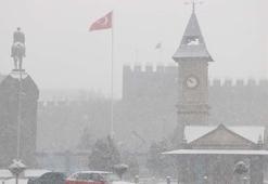 Kayseri’de yılın ilk gününde kar ve sis