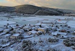 İzmir’de yeni yılın ilk gününde kar yağışı etkili oldu