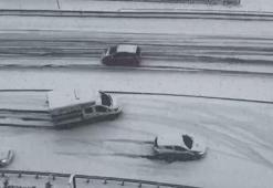 Kar yağışının etkili olduğu Kağıthane'de araçlar ilerlemekte zorlandı