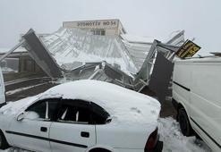 Şanlıurfa’da kar nedeniyle çatılar çöktü; 67 araç hasar gördü