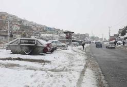 Afganistan'da kar yağışı ve sel nedeniyle 12 kişi hayatını kaybetti