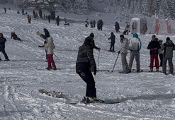 Uludağ'da kayak pistlerinde yeni yıl yoğunluğu
