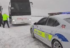 Erciyes’te tipi nedeniyle otobüste mahsur kalan 44 kişi kurtarıldı