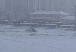 Drift atan sürücünün kamyoneti kara saplandı