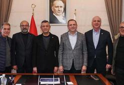 Özgür Özel, Ayvalık Belediyesi'ni ziyaret etti