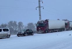 Refahiye-Erzincan kara yolu çift yönlü ulaşıma kapandı
