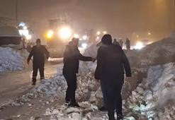 Bitlis’te seyir halindeki yakıt tankeri üzerine çığ düştü; sürücü sağ kurtarıldı