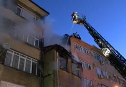 Kadıköy'de yanan 3 katlı metruk binadan atlayan bir kişi yaralandı