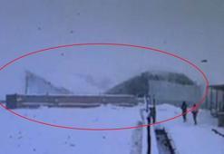 Çırçır fabrikalarının çatıları çöktü, 20 biçerdöver hasar gördü; o anlar kamerada