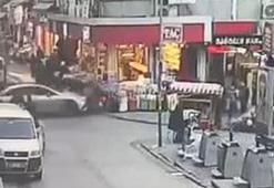 Eminönü'nde otomobilin motosiklete ve yayalara çarptığı kaza kamerada; 4 yaralı