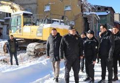 Erzurum’da suç önleyici faaliyet kapsamında metruk binalar yıkılıyor