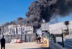 Konya'da fabrika deposu yandı; siyah duman gökyüzünü kapladı