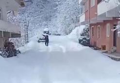 Kar küreme aracına oyun havası ile karşılama