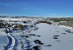 Bostancılar Göleti’nin yüzeyi buz tuttu