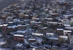 'Beyaz cennet'in eteklerindeki karla kaplı evler, dronla görüntülendi