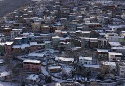 'Beyaz cennet'in eteklerindeki karla kaplı evler, dronla görüntülendi