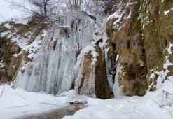 Girlevik Şelalesi dondu, 3 metrelik sarkıtlar oluştu
