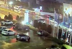 Avcılar’da çaldıkları motosikletle polisten kaçan şüpheliler otomobile çarptı; 1 ağır 2 yaralı