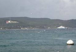 Çanakkale Boğazı, fırtına nedeniyle çift yönlü trafiğe kapatıldı