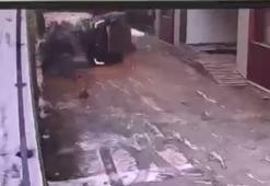 Karlı yolda kayan cipin site bahçesine düştüğü anlar kamerada