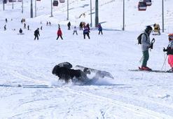 Erciyes’te kayak ve snowboard yaparken düşenler kamerada