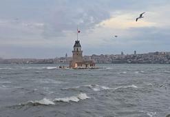 Üsküdar Sahili'nde lodos etkili oldu