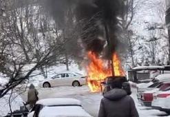 Otomobil alev alev yandı, o anlar kamerada