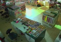 Elazığ'daki 4.7 büyüklüğündeki deprem çevre illerde de hissedildi: sarsıntı anı güvenlik kamerasında