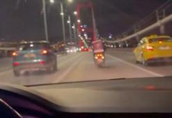 15 Temmuz Şehitler köprüsünde iki otomobil lodosa karşı motokuryeye siper oldu