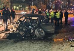 Ankara'da otomobil önce bariyere ardından da minibüse çarptı: 1 ölü, 2 yaralı