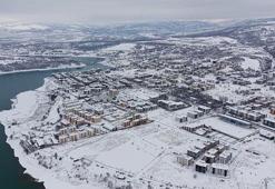 Kar altındaki Tunceli’de manzara, gündüz ve gece dronla görüntülendi