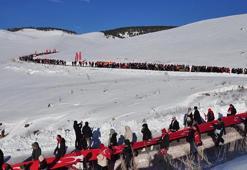 Sıfırın altında 22 derecede Sarıkamış şehitleri için yürüdüler