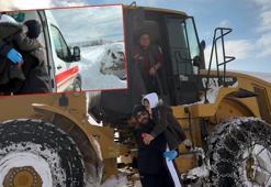Yolu kapalı mahallede rahatsızlanan cam kemik hastası çocuğu ekipler hastaneye ulaştırdı