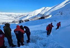 Artvin'de çığ altında kalan çobanı arama çalışmalarına ara verildi