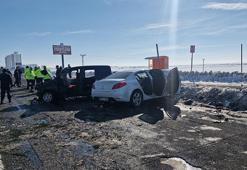 Buzlanan yolda otomobil ile hafif ticari araç çarpıştı; 12 yaralı