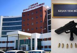 Arkadaşını ziyarete geldiği hastanede üzerinde silahla yakalandı