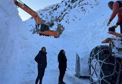 Çığ düşen Çatak-Van kara yolunda acil öncelikli araçların geçişine izin veriliyor