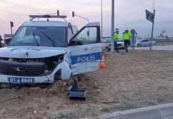 Denetleme noktasından kaçan otomobille polis aracı çarpıştı: 3 polis yaralı