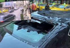 Sarıyer'de ağaç otomobilin üzerine devrildi; seyir halindeki araç son anda kurtuldu