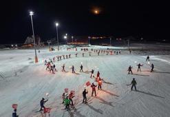 Yıldız Dağı'nda kayak sezonu meşalelerle açıldı