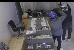 Hatay’da silahlı kuyumcu soygunu: 3 dakikada 3 kilo altınla kaçtılar