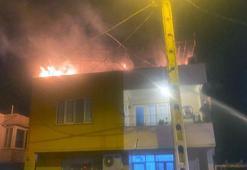 Hatay'da iki katlı evin terasında yangın