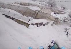 Üzerinde kar biriken seranın çökme anı kamerada