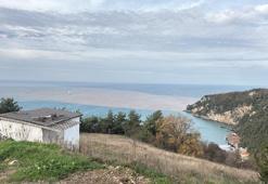 Eriyen kar suları nedeniyle denizin rengi değişti